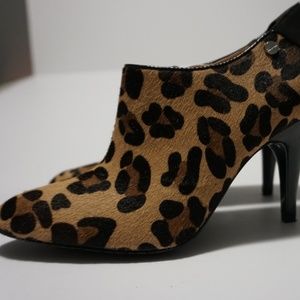 Calvin Kline Ankle Boot  Size 6 Step Out in Style